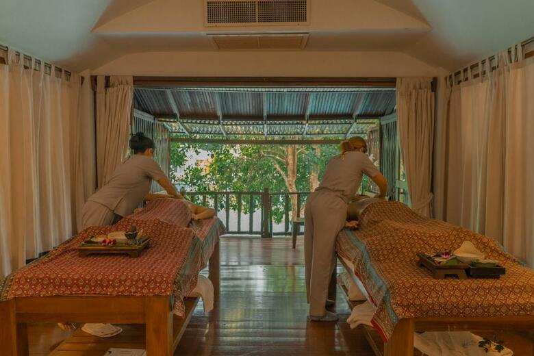 Hotel Aana Resort & Spa