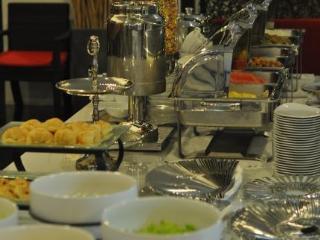 Alfresco Phuket Hotel
