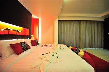 Alfresco Phuket Hotel