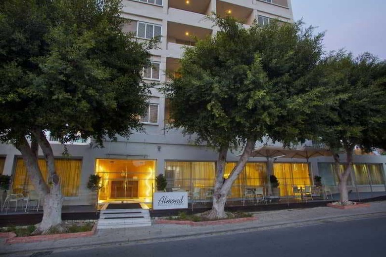 Hotel Almond Business Suites