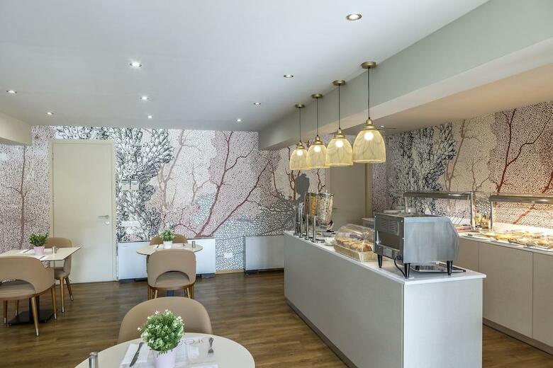 Hotel Almond Business Suites