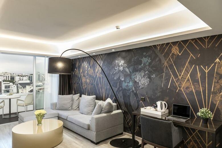 Hotel Almond Business Suites