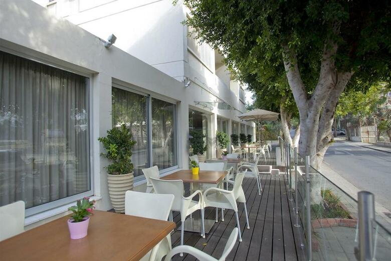 Hotel Almond Business Suites