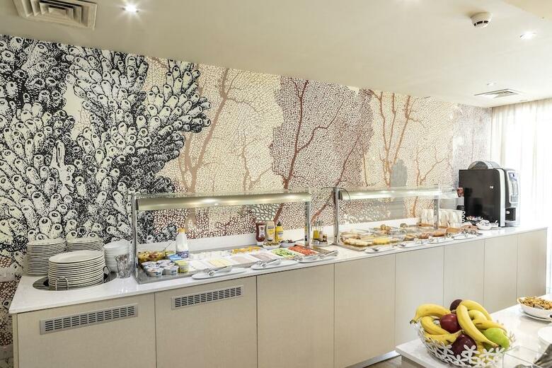 Hotel Almond Business Suites