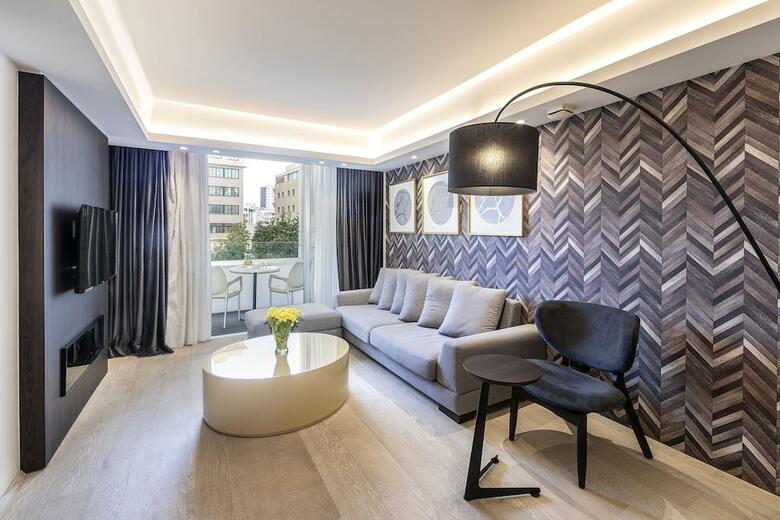 Hotel Almond Business Suites