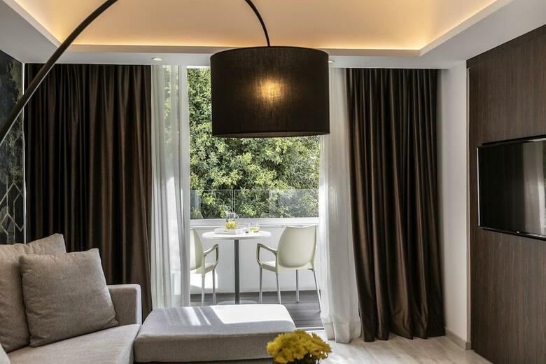 Hotel Almond Business Suites