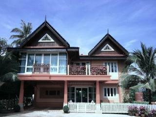 Hotel The Chalet Phuket Resort