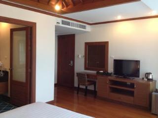 Hotel The Chalet Phuket Resort