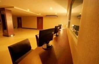 Convenient Grand Hotel Suvarnabhumi