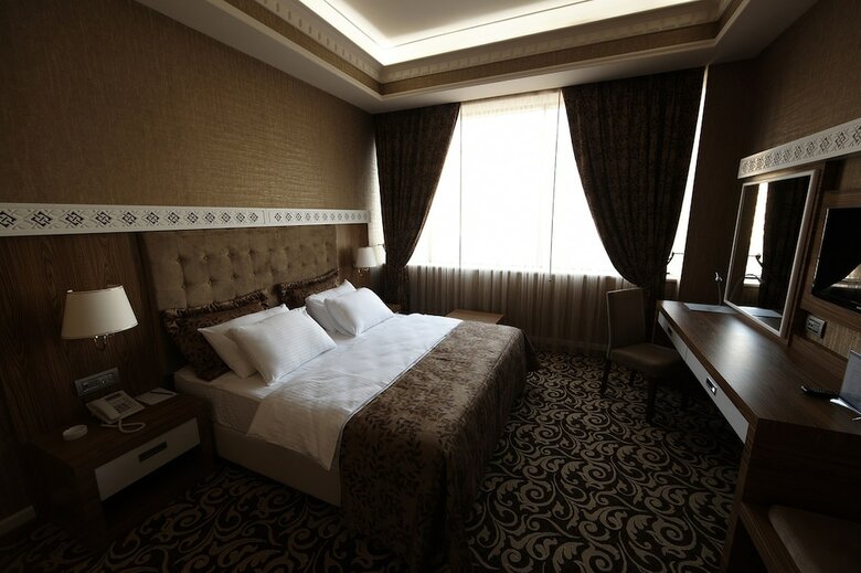 Divan Express Baku Hotel