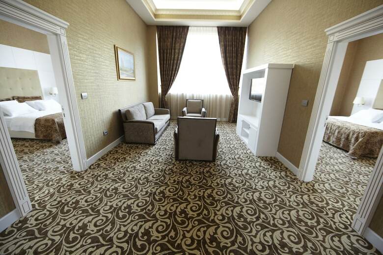 Divan Express Baku Hotel