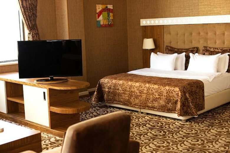 Divan Express Baku Hotel