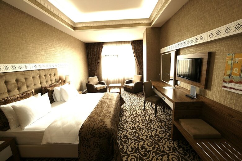 Divan Express Baku Hotel
