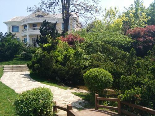 Dalian Nanshan Garden Hotel