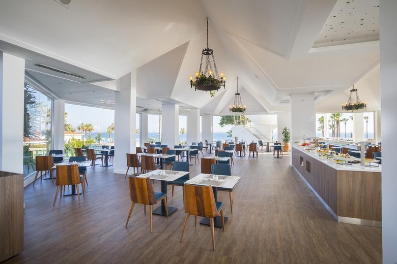 Leonardo Plaza Cypria Maris Beach Hotel & Spa