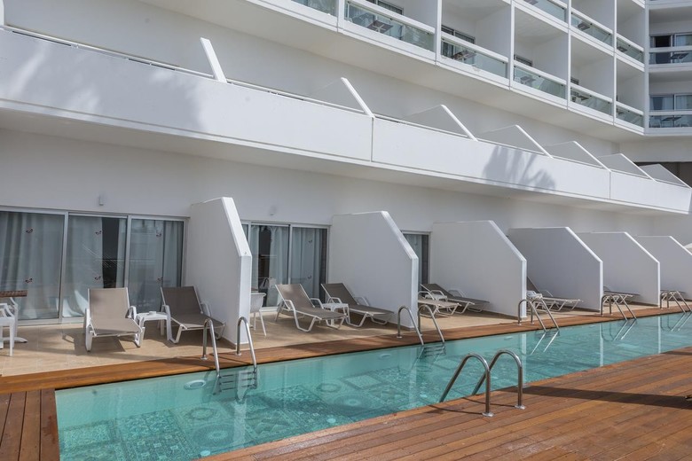 Leonardo Plaza Cypria Maris Beach Hotel & Spa