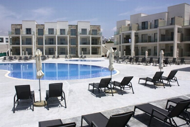 Amphora Hotel & Suites