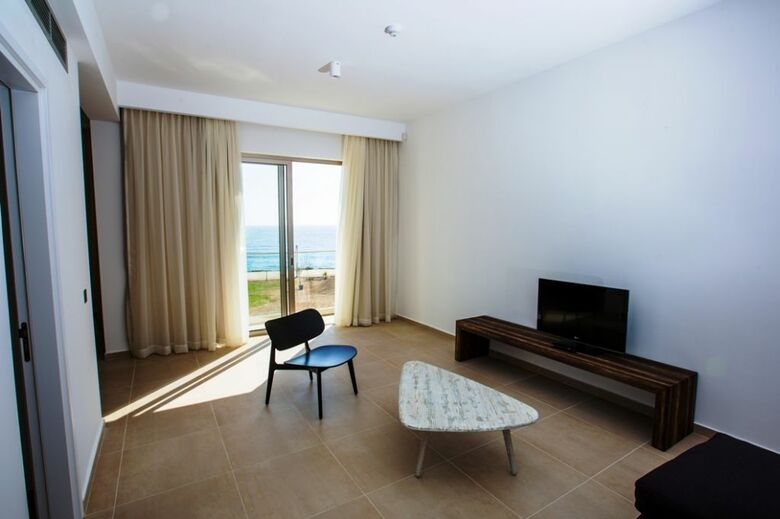 Amphora Hotel & Suites