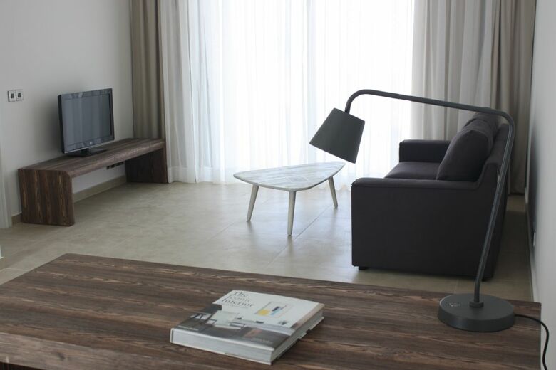 Amphora Hotel & Suites