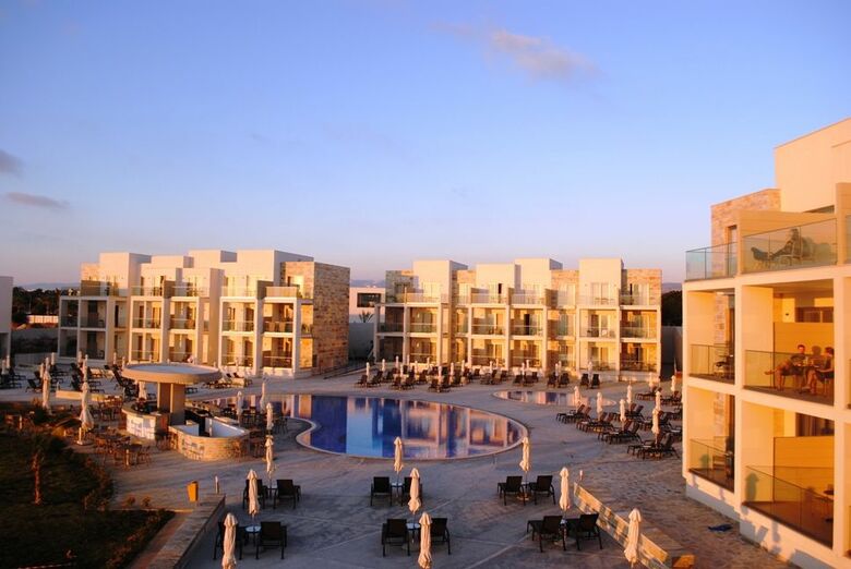 Amphora Hotel & Suites
