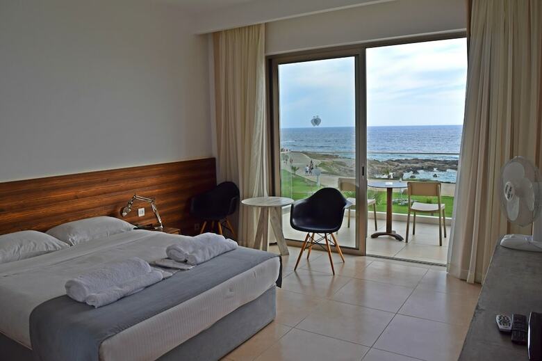 Amphora Hotel & Suites
