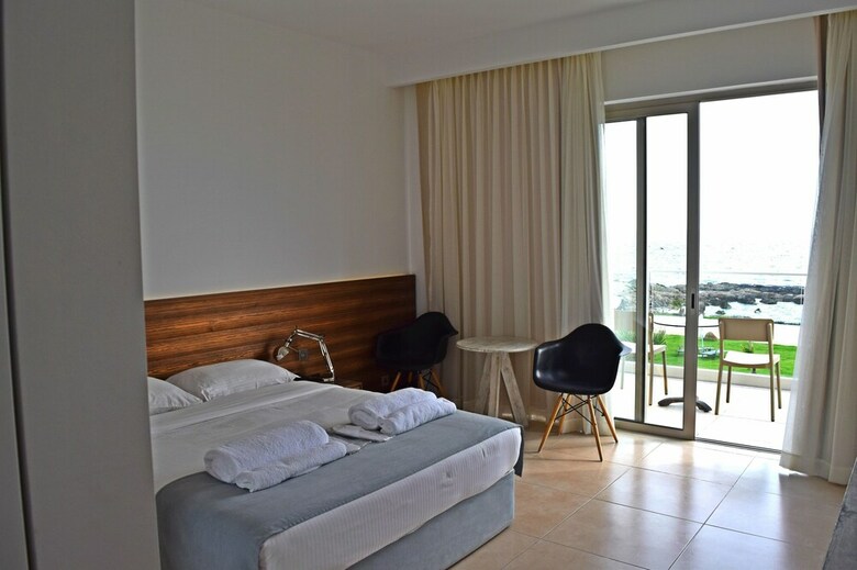 Amphora Hotel & Suites