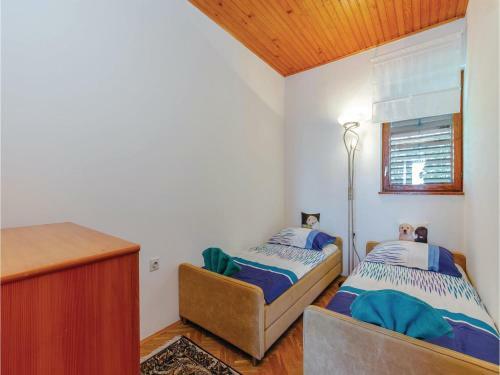 Two-bedroom Apartment In Jadranovo