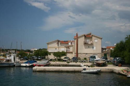 Apartments By The Sea Jezera (murter) - 5123