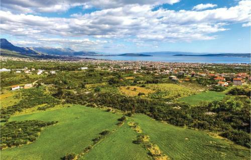 Three-bedroom Holiday Home In Kastel Stafilic