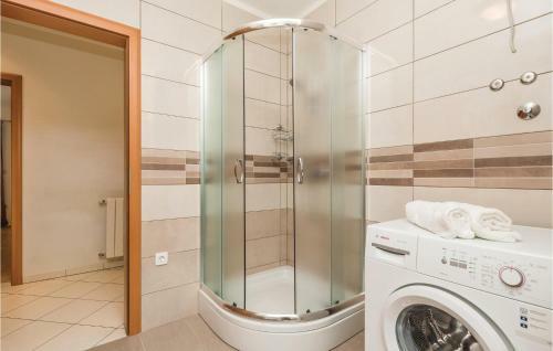 Three-bedroom Apartment In Lovran