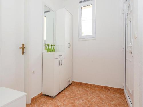 Two-bedroom Apartment In Makarska