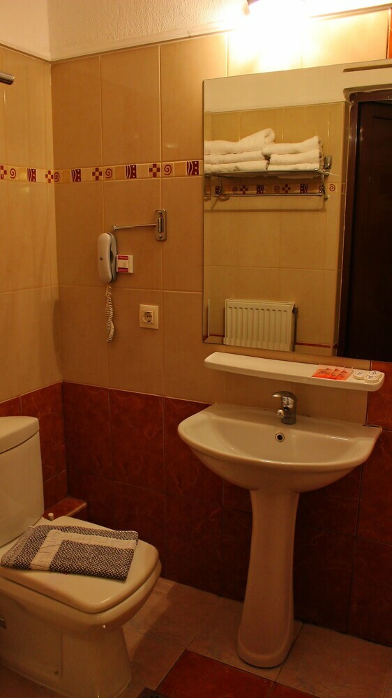 Hotel Kosta Famissi