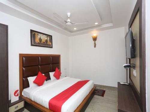 Capital O 19743 Hotel Taj Green
