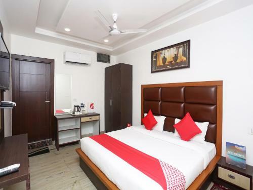 Capital O 19743 Hotel Taj Green