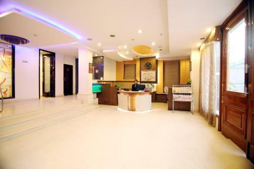 Hotel Rousha Inn