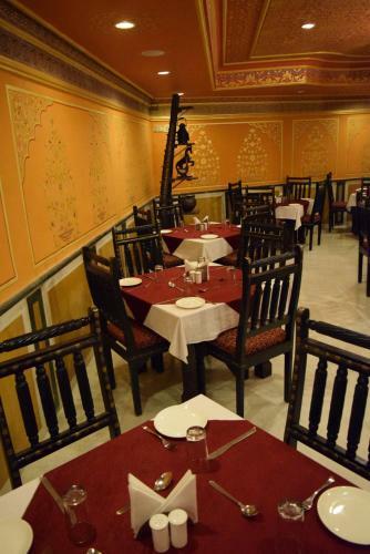 Hotel Fort Chandragupt Jaipur