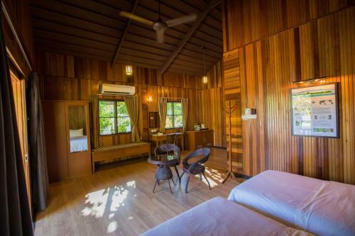 Hotel Pom Pom Island Resort