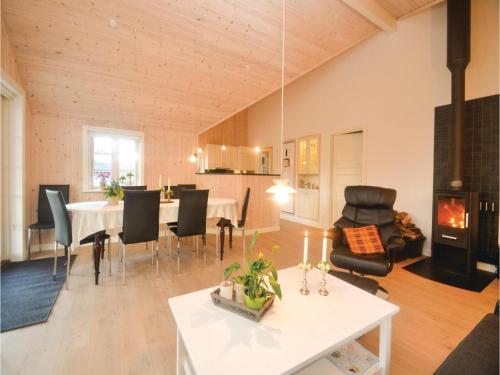 Three-bedroom Holiday Home In Vaggerlose