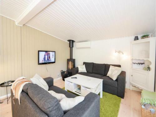 Three-bedroom Holiday Home In Vaggerlose