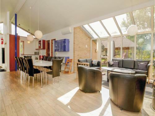 Five-bedroom Holiday Home In Vaggerlose