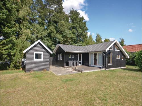 Three-bedroom Holiday Home In Vaggerlose
