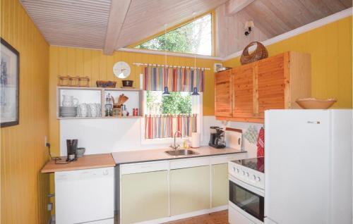 Three-bedroom Holiday Home In Vaggerlose