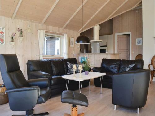 Four-bedroom Holiday Home In Hals