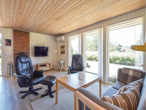 Three-bedroom Holiday Home In Juelsminde