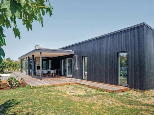 Four-bedroom Holiday Home In Juelsminde
