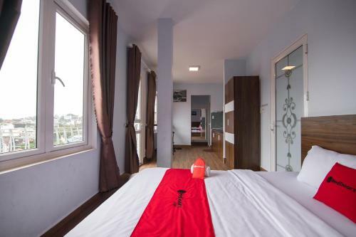 Hotel Reddoorz Near Nha Tho Con Ga