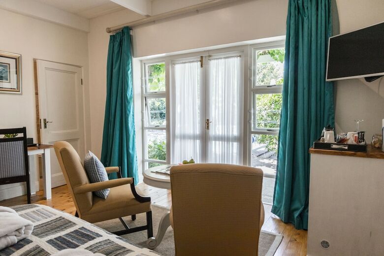 Hostal Ashbourne House Guest House