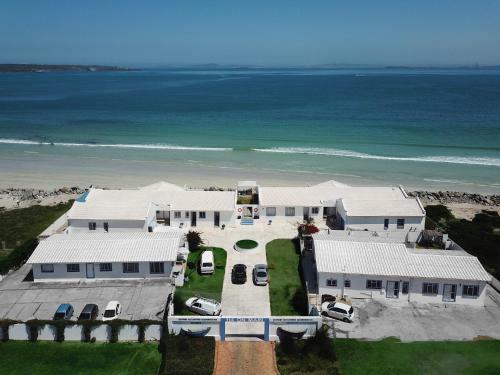 Hostal 114 On Main Beach House