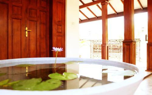Hotel T & T
