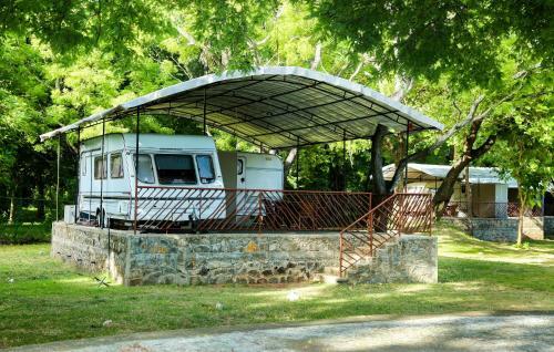 Malwathu Oya Caravan Park